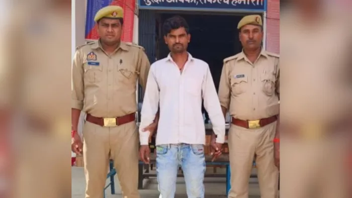 Shahjahanpur News: सेहरामऊ दक्षिणी पुलिस हिरासत में आरोपित। सौ. पुलिस