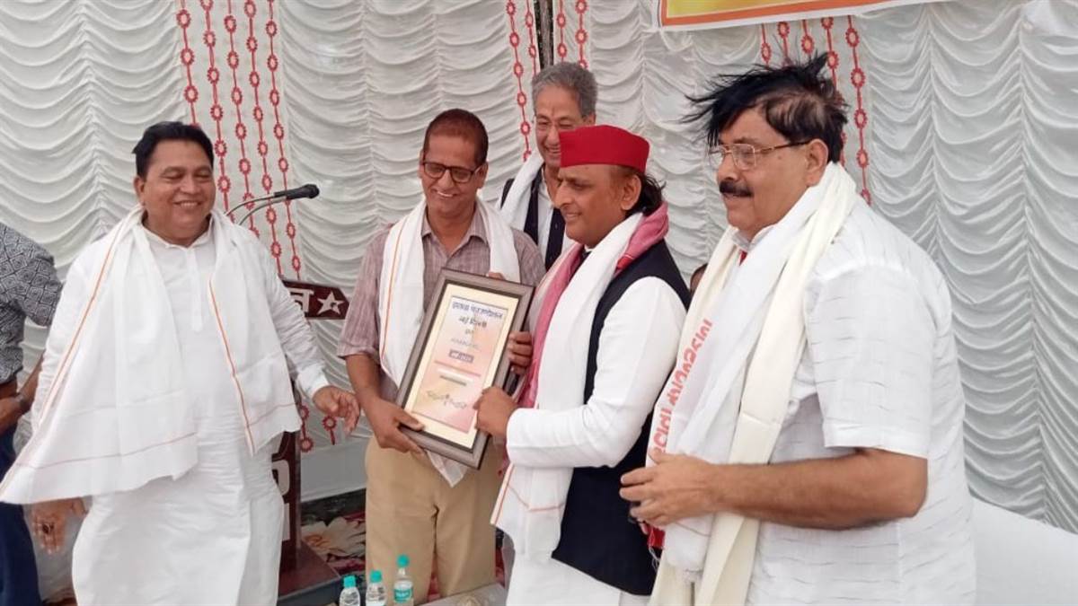 https://www.jagranimages.com/images/newimg/21092025/21_09_2025-akhilesh_yadav_4_24055013.jpg