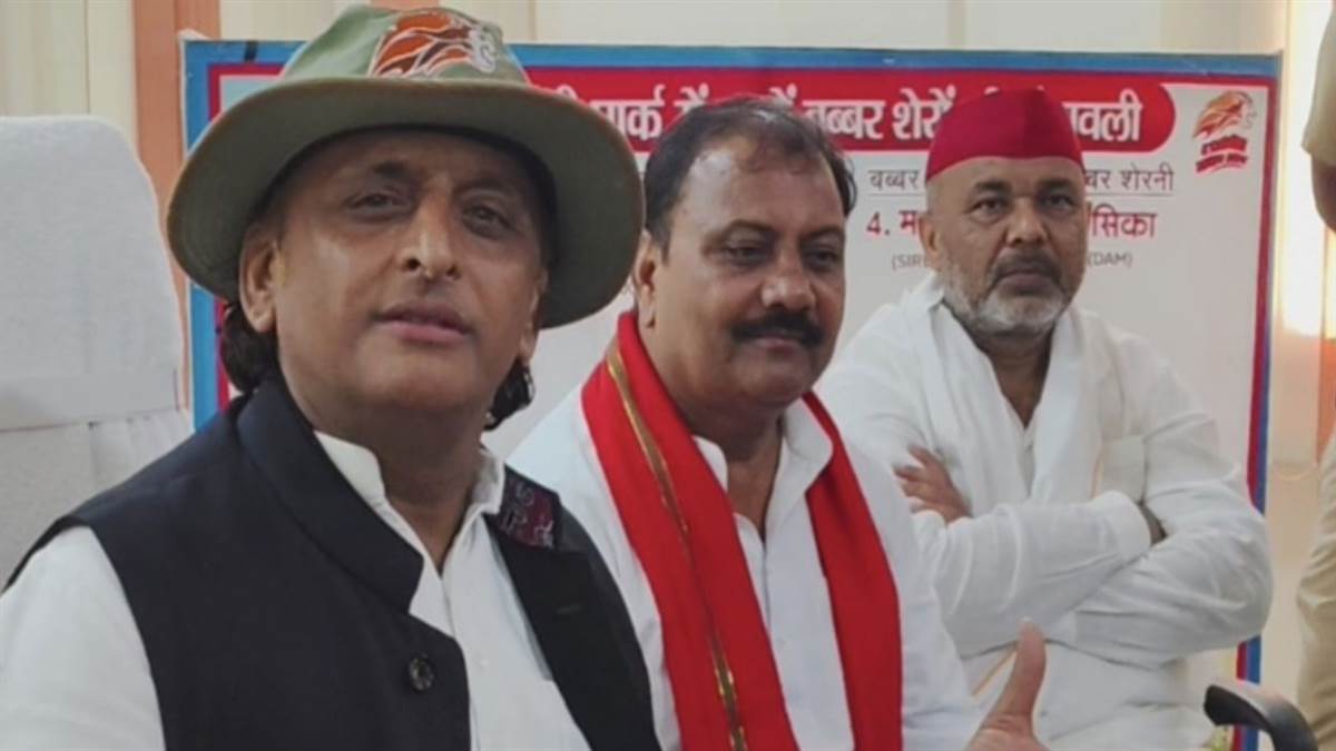 https://www.jagranimages.com/images/newimg/21092025/21_09_2025-akhilesh_yadav_in_etawah_safari_24055364.jpg