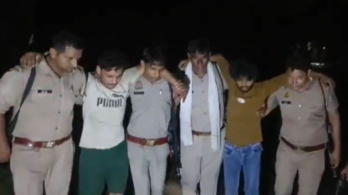 https://www.jagranimages.com/images/newimg/21092025/21_09_2025-amroha_encounter_arrests_24054687.jpg