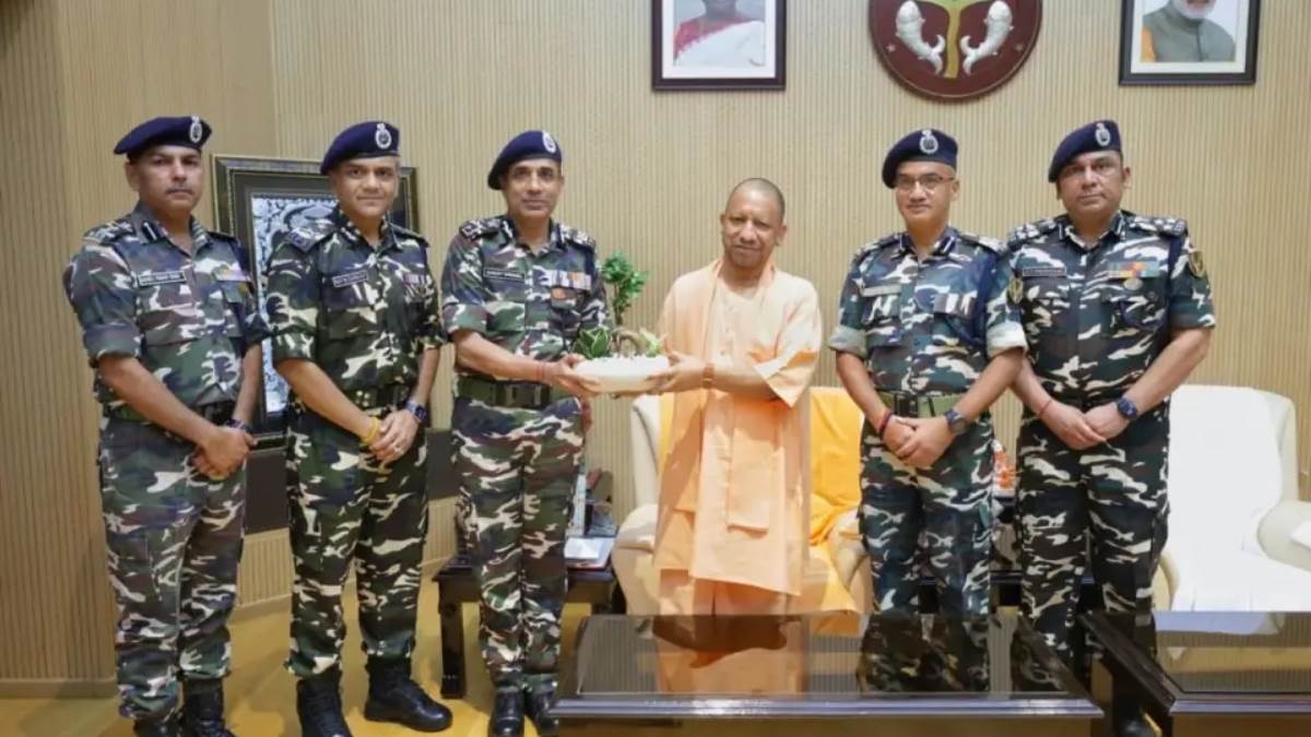 https://www.jagranimages.com/images/newimg/21092025/21_09_2025-cm_yogi_24054570.jpg