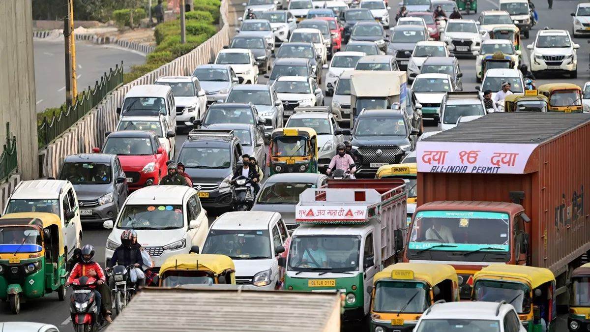https://www.jagranimages.com/images/newimg/21092025/21_09_2025-delhi-traffic_24055040_151629559.jpg