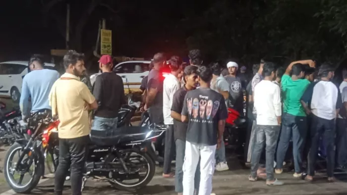धुर्वा थाना क्षेत्र में मथुरा खटाल के पास गोलीबारी में एक युवक हुआ घायल। (जागरण)