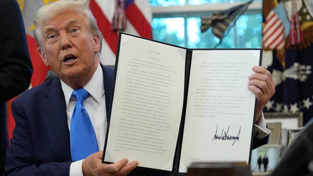 https://www.jagranimages.com/images/newimg/21092025/21_09_2025-donald_trump_11_24054698.jpg