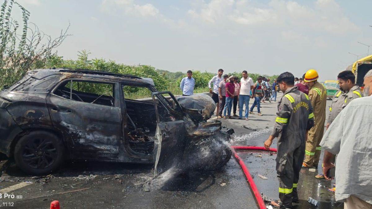 https://www.jagranimages.com/images/newimg/21092025/21_09_2025-firefighters_extinguishing_a_fire_in_creta_24054865_135618175.jpg