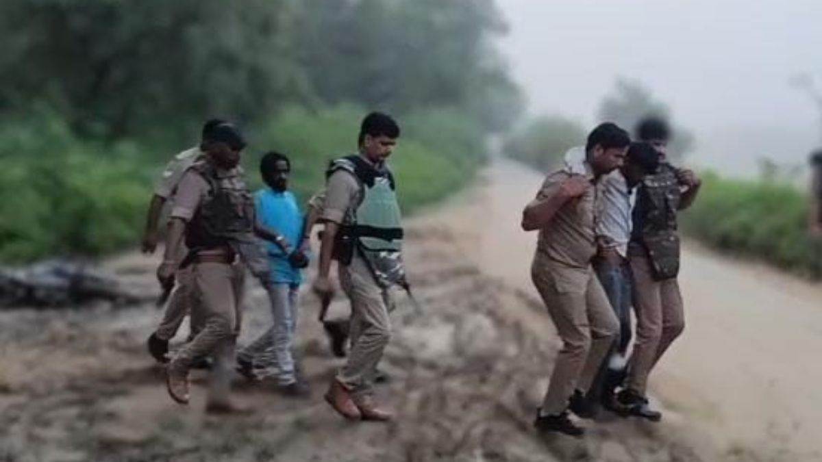 https://www.jagranimages.com/images/newimg/21092025/21_09_2025-gau_smuggler_arrest_bahraich_24054950.jpg