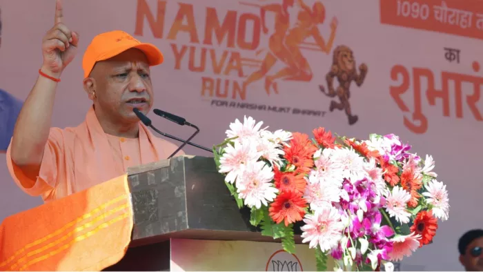 नमो मैराथन को रवाना करने से पहले मुख्यमंत्री योगी आदित्यनाथ का संबाेधन