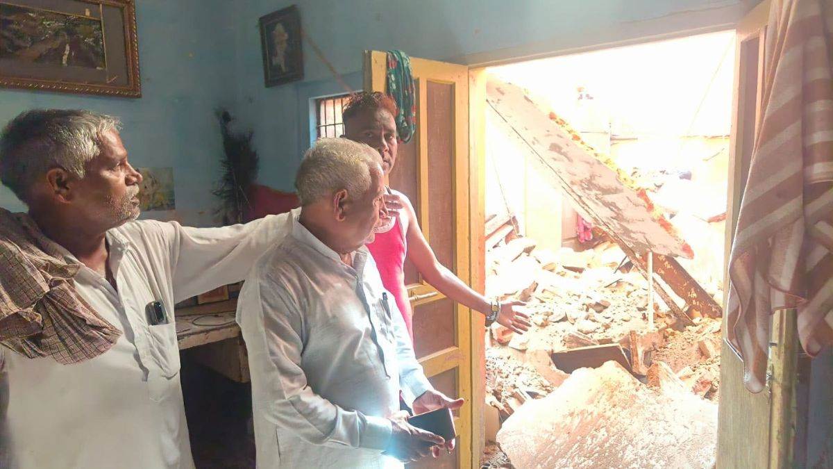 https://www.jagranimages.com/images/newimg/21092025/21_09_2025-house_roof_collapse_24055068.jpg