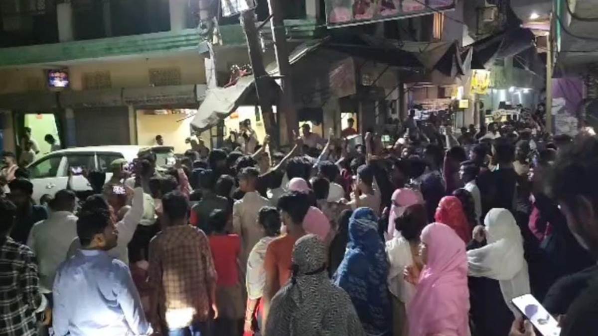 https://www.jagranimages.com/images/newimg/21092025/21_09_2025-i_love_muhammad_kanpur_unnao_protest_24055540.jpg