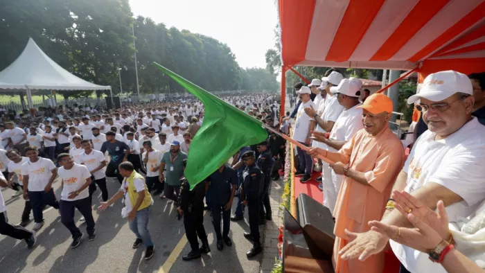 नमो मैराथन सीएम योगी आदित्यनाथ ने दिखाई झंडी