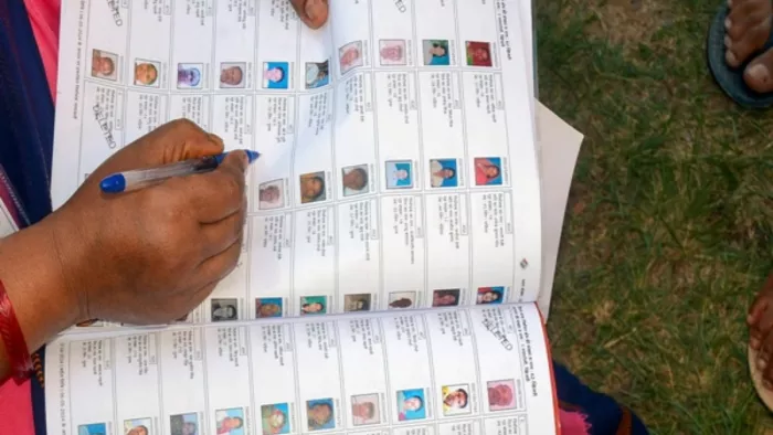 Voter Roll Revision: अब पूरे देश में होगा SIR
