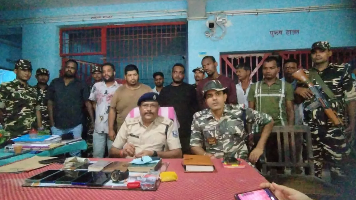 नेपाल के काठमांडू सेंट्रल जेल से भागे पांच विदेशी पूर्वी चंपारण में गिरफ्तार, पटना जाने की तैयारी में थे सभी