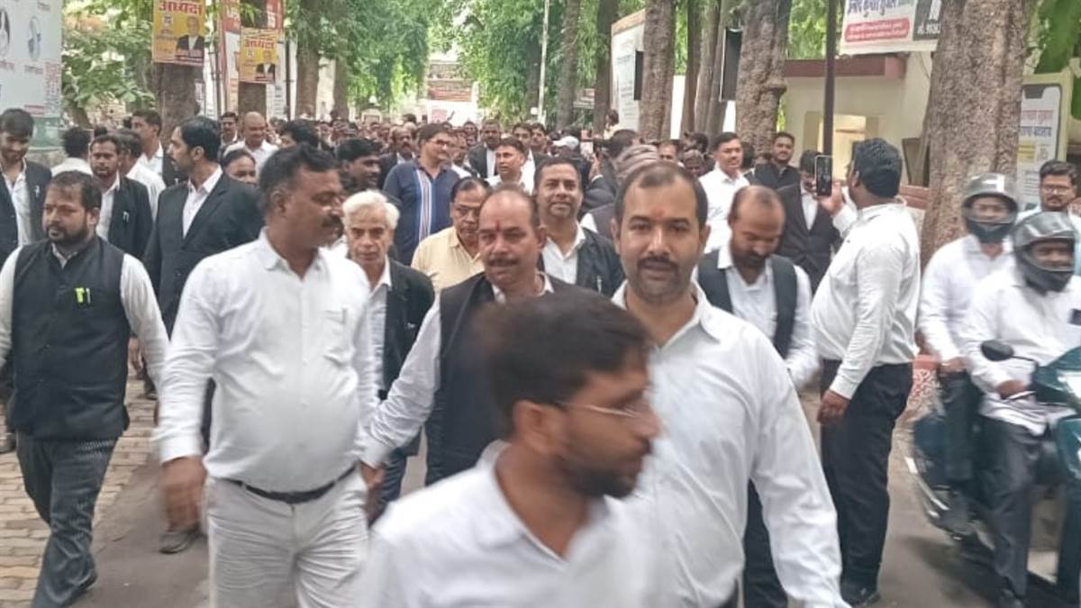 https://www.jagranimages.com/images/newimg/21092025/21_09_2025-vakil_24054968.jpg