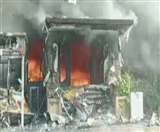 WATCH Indore Golden Gate Hotel Fire: गोल्डन गेट होटल में लगी भीषण आग, बचाव कार्य में जुटे दमकल कर्मी