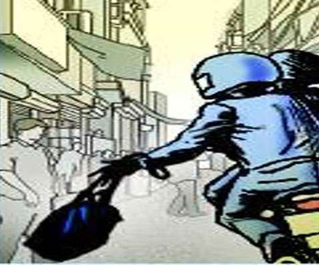 Police is finding accused of loot