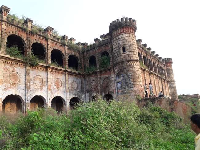 Rampur Nawab: मुकदमे में बीत गए 49 साल, फिर भी नहीं हो सका नवाब खानदान की संपत्ति का बंटवारा Rampur Nawab: मुकदमे में बीत गए 49 साल, फिर भी नहीं हो सका नवाब खानदान की संपत्ति का बंटवारा