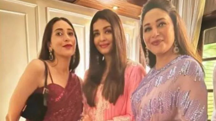 Aishwarya Rai and Karisma Kapoor Photos: ऐश्वर्या और करिश्मा की फोटो वायरल हो रही है।
