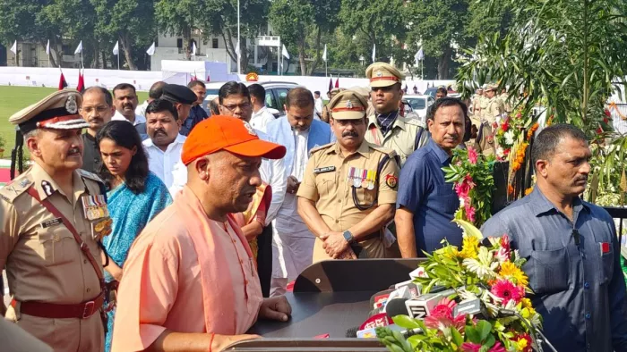 UP Police:पुलिस स्मृति दिवस पर CM योगी आदित्यनाथ की बड़ी घोषणा,  पुलिसकर्मियों को अब 500 रुपया मोटर बाइक भत्ता - UP Police Martyr Day CM Yogi  Adityanath pays tribute to Martyr ...
