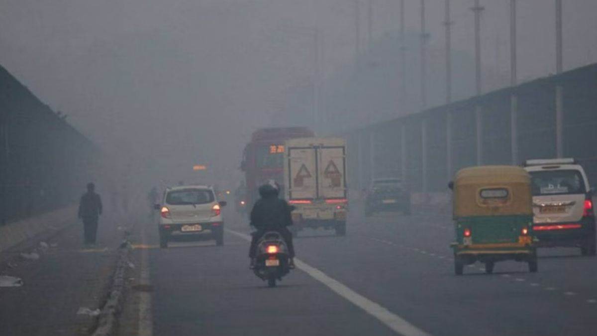 Delhi Air Pollution: दिवाली से पहले दिल्ली की हवा हुई जहरीली, 'खराब से बहुत  खराब' के बीच में AQI - ncr Delhi ncr air pollution AQI reached poor  category in delhi DU