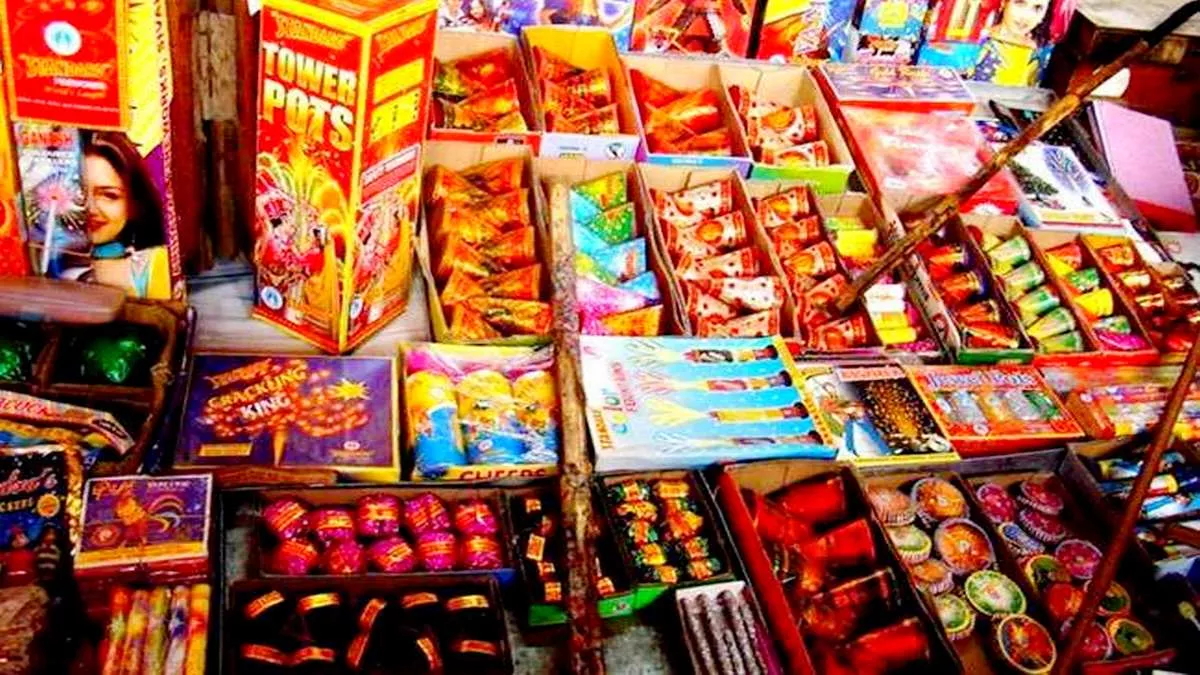 Punjab Diwali Celebration: पटाखों पर फूटा 'महंगाई बम'; अनार, राकेट व  फुलछड़ी के दाम 60 प्रतिशत तक बढ़े - Punjab Jalandhar Crackers Price  Increase Before Diwali Celebration