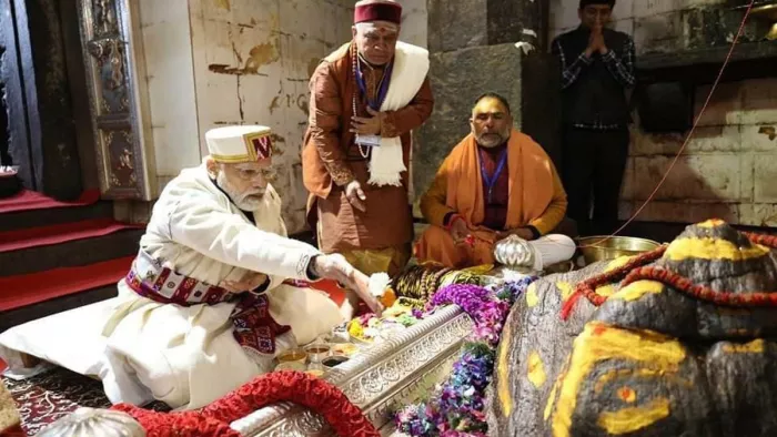 PM Modi Kedarnath Visit: प्रधानमंत्री ने 22 मिनट तक की बाबा केदार की पूजा।