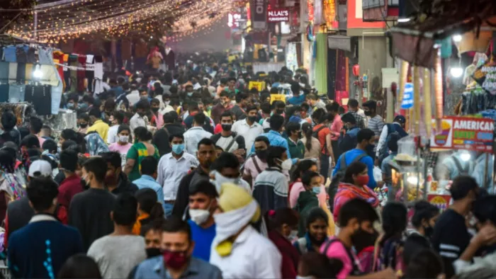 Dhanteras 2022: दिल्ली के बाजारों में भारी भीड़, पुलिस की अपील- मेट्रो ट्रेन और बसों का करें प्रयोग