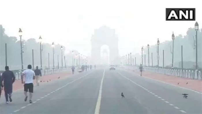 वायु प्रदूषण से दिल्ली वालों को राहत नहीं, दिवाली से पहले ही खराब हुई हवा; AQI 200 के पार