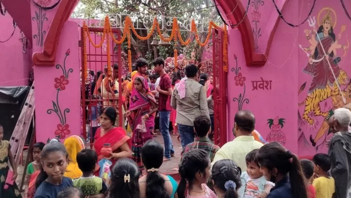 ऐसा वृक्ष जिससे निकलता था खून, नवरात्र पर दूर-दूर से दर्शन करने आते हैं श्रद्धालु