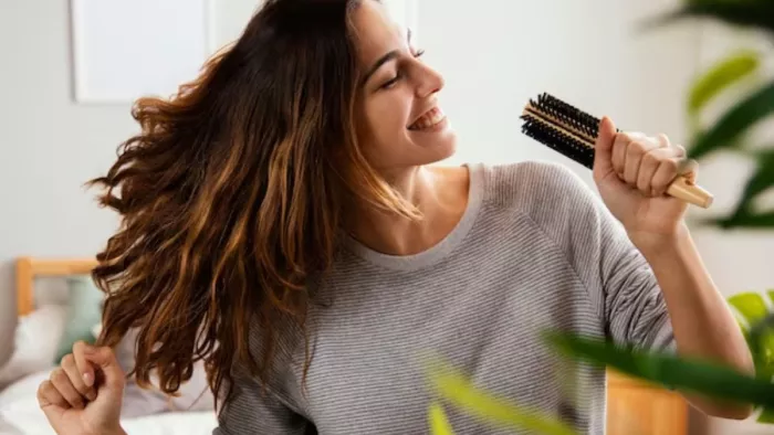 Hair Care Tips: तेज धूप से बालों को इस तरह बचाएं