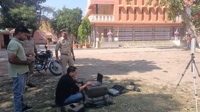 Shamli News: त्योहार पर कैराना में पुलिस हाइअलर्ट पर; ड्रोन से परखी ...