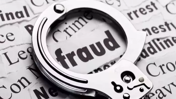 नवी मुंबई में खुद को IRDAI अधिकारी बताकर ठगे 28.8 लाख रुपए