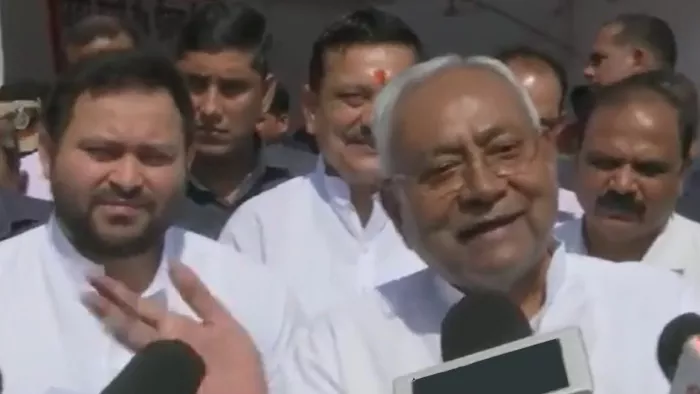 'परमीशन कौन मांग रहा है?' BJP के गेट बंद वाले बयान पर भड़के नीतीश कुमार, सुशील मोदी को लेकर उठा दिया सवाल