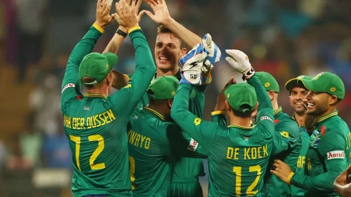 ENG vs SA: साउथ अफ्रीका ने इंग्लैंड को 229 रन से हराया।