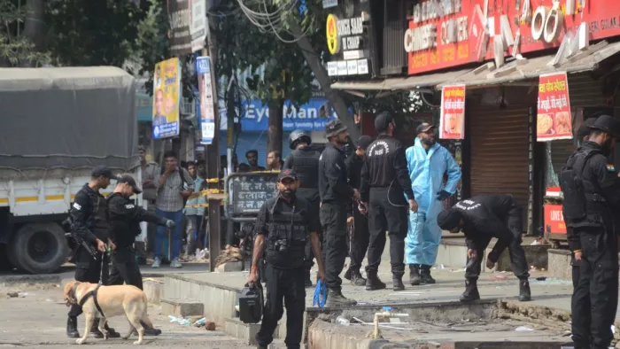 प्रशांत विहार में बम विस्फोट होने के बाद हाई अलर्ट पर राजधानी। फोटो- चंद्र प्रकाश मिश्र