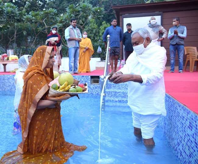 https://www.jagranimages.com/images/newimg/21112020/21_11_2020-nitish-chhath-puja_21084881.jpg
