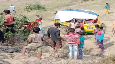 Nawada News: नवादा में टेंपो पलटने से एक महिला की मौत तीन घायल, चालक गाड़ी छोड़कर फरार - Nawada News: One woman died and three injured due to overturning of tempo in