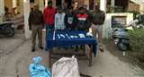 चोरी के सामान के साथ आरोपित पुलिस की गिरफ्त में।