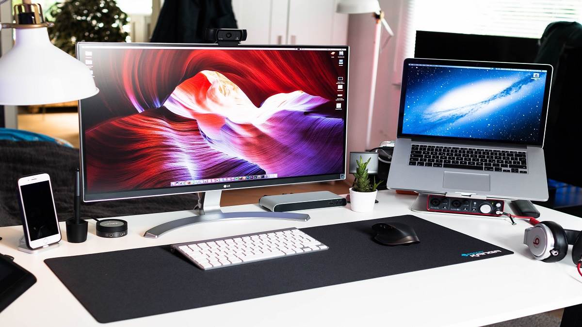 Computer Monitors Under 16000 Cover Image Source: Unsplash