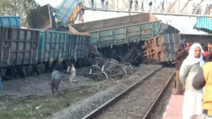 goods train derailed: जाजपुर कोरई रेलवे स्टेशन पर आज सुबह-सुबह एक दर्दनाक हादसा