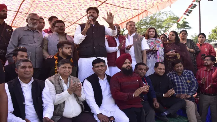 लुधियाना से जालंधर बायपास पर पार्टी वर्कर्स को संबोधित करते हुए पंजाब प्रदेश कांग्रेस के अध्यक्ष अमरिंदर सिंह राजा वड़िंग।