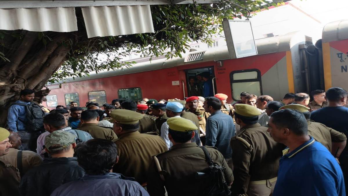 bareilly news soldier who fell from rajdhani express did not regain consciousness even on the fourth day