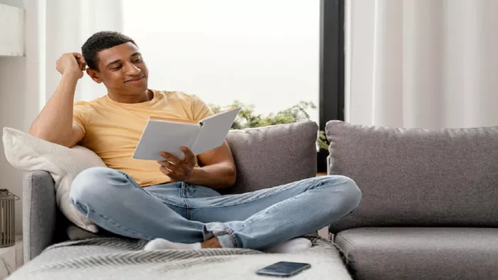 Benefits Of Reading: रोजाना मनपसंद किताब पढ़ने के ये फायदे जानकर चौक जाएंगे आप