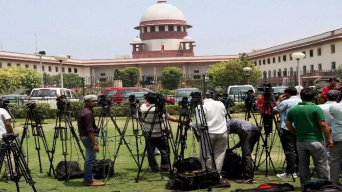 महिला के साथ भेदभाव को लेकर दायर PIL पर केंद्र को नोटिस