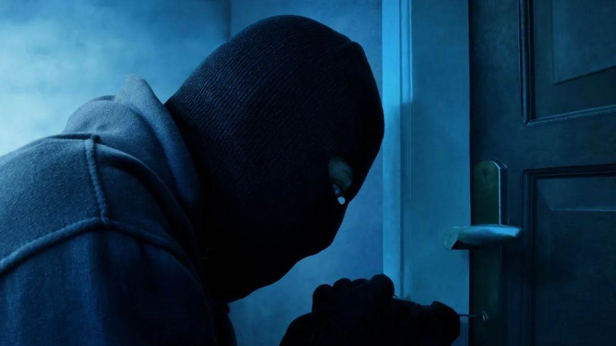 theft incident in two houses in panipat thieves stole jewelry and money from house before sister marriage