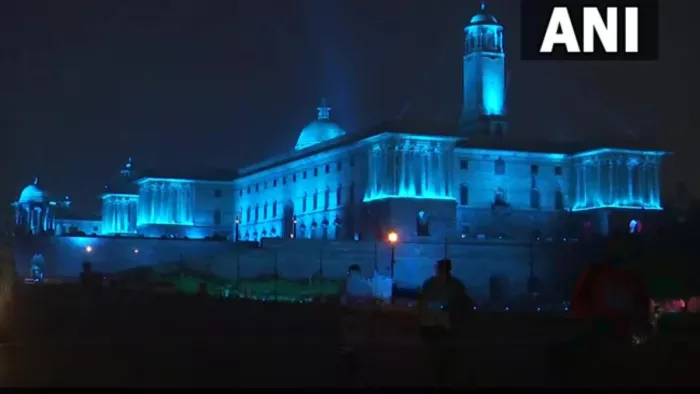 नीले रंग से जगमगाए पश्चिम बंगाल के कई प्रतिष्ठित भवन