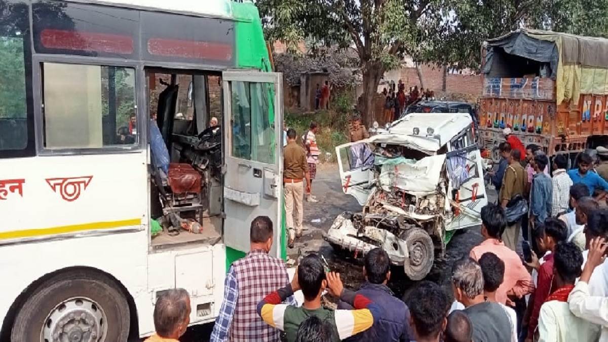 chitrakoot accident update know how bolero collide with bus