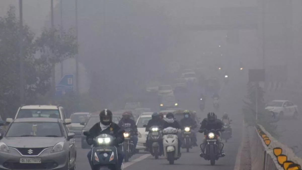 Delhi NCR Weather Update: दिल्ली में पॉल्यूशन से कुछ राहत के बीच बढ़ने लगी  ठंड, जानिए कितना पहुंचा तापमान? - Delhi NCR Weather Update Amidst some  relief from air pollution in Delhi