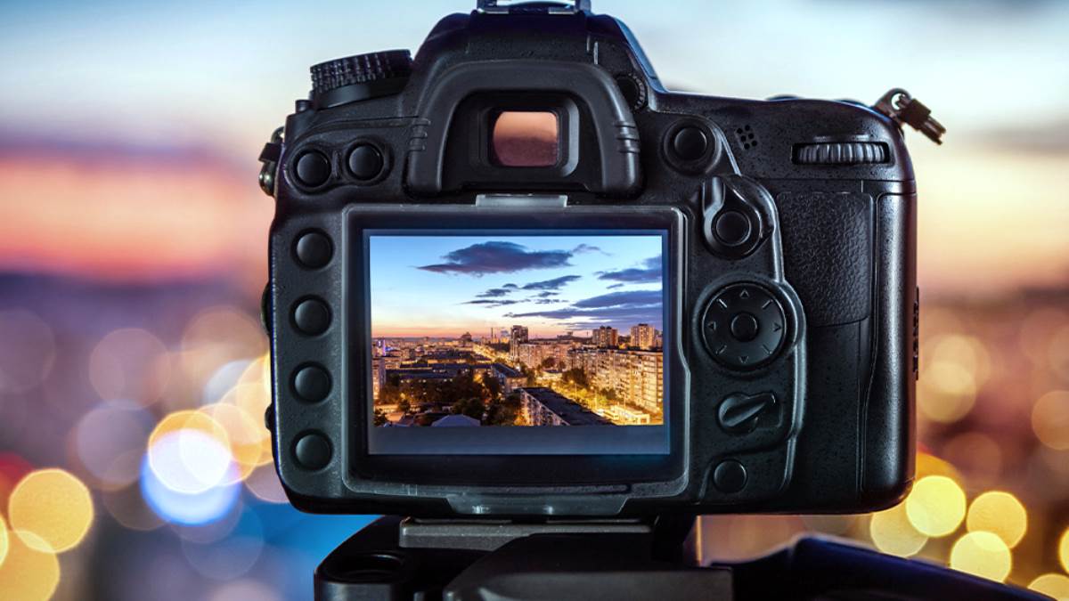 एजस्टेबल अपर्चर और हाईरेजोल्यूशन मेमोरीज कैप्चर के साथ मिलेगी लंबी