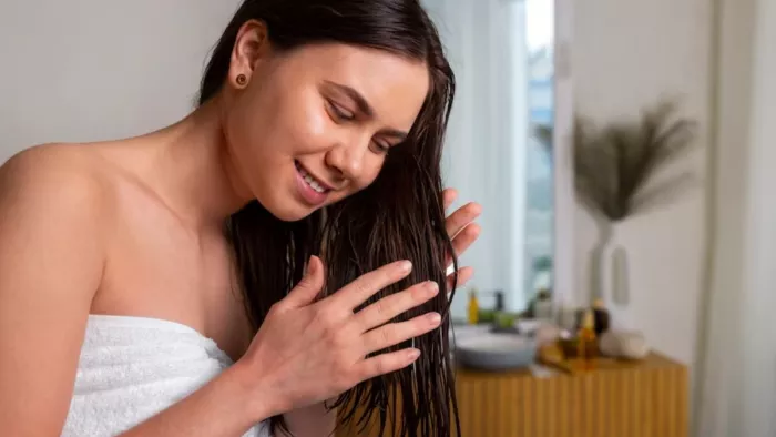Hair Oiling: बालों में तेल से मसाज करने के फायदे