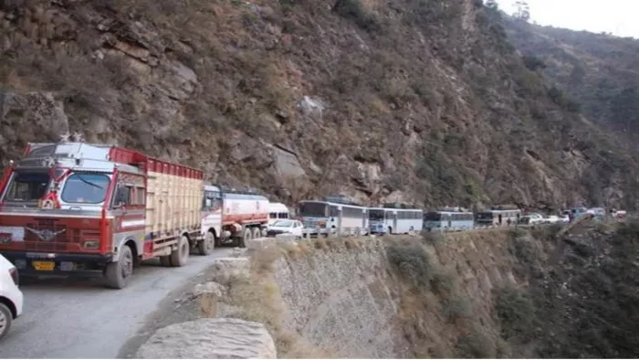 किश्तवाड़ में 35 किमी से अधिक गति से नहीं दौड़ेंगी बसें। फाइल फोटो